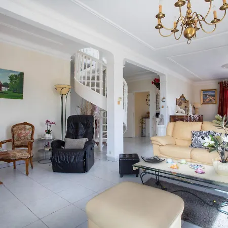 Le Flora By Interhome Lägenhet Villeneuve-Loubet