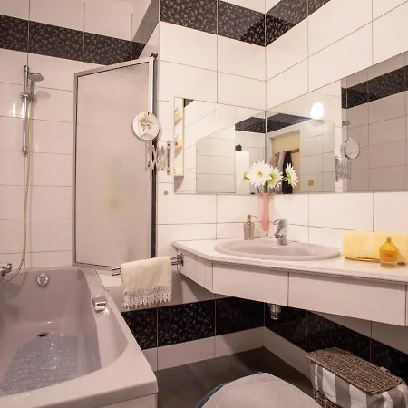 Le Flora By Interhome Daire Villeneuve-Loubet